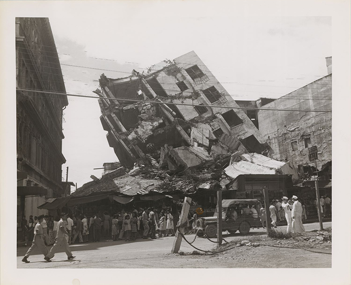 A severely damaged Cu Unjieng Building on Escolta Street