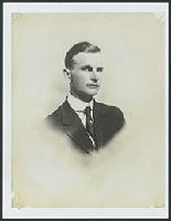 Generated thumbnail: Carl Loven portrait circa 1911-1916 002